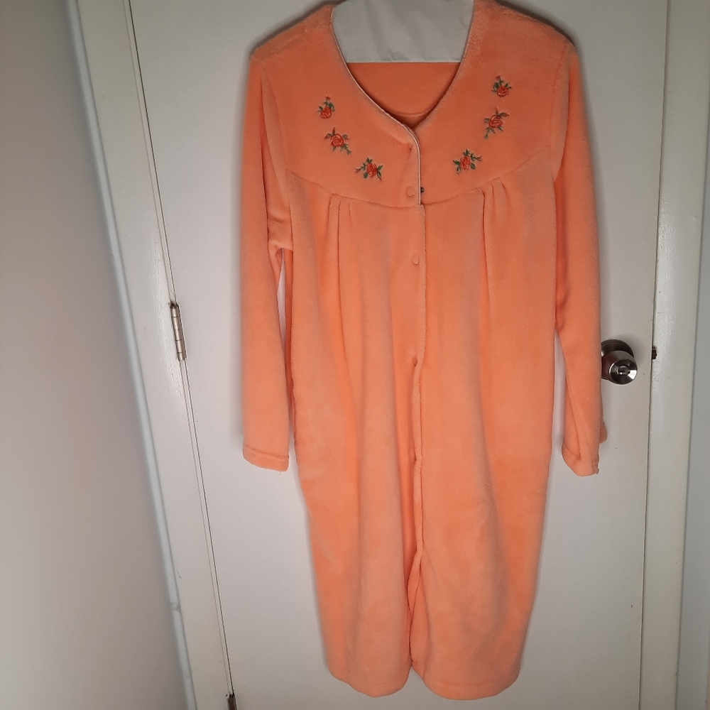 2 CALVE LENGTH ROBES SIZE L